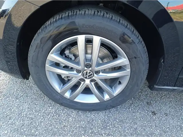Volkswagen Touran view 4