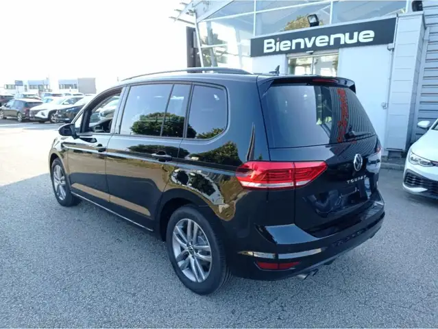Volkswagen Touran view 3