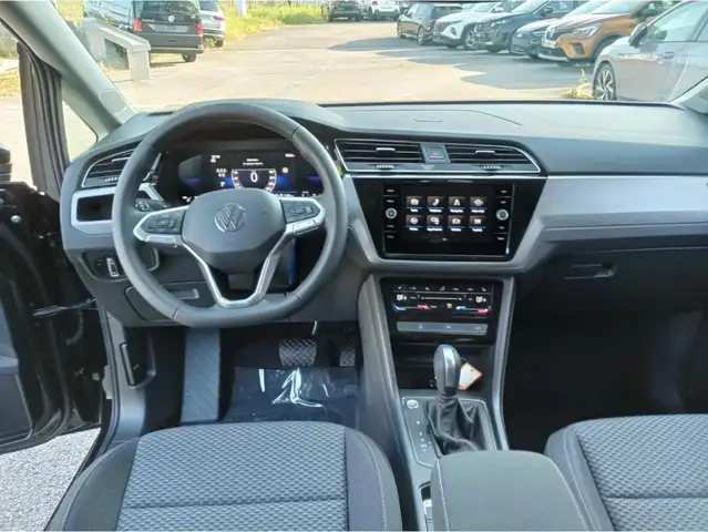 Volkswagen Touran view 9