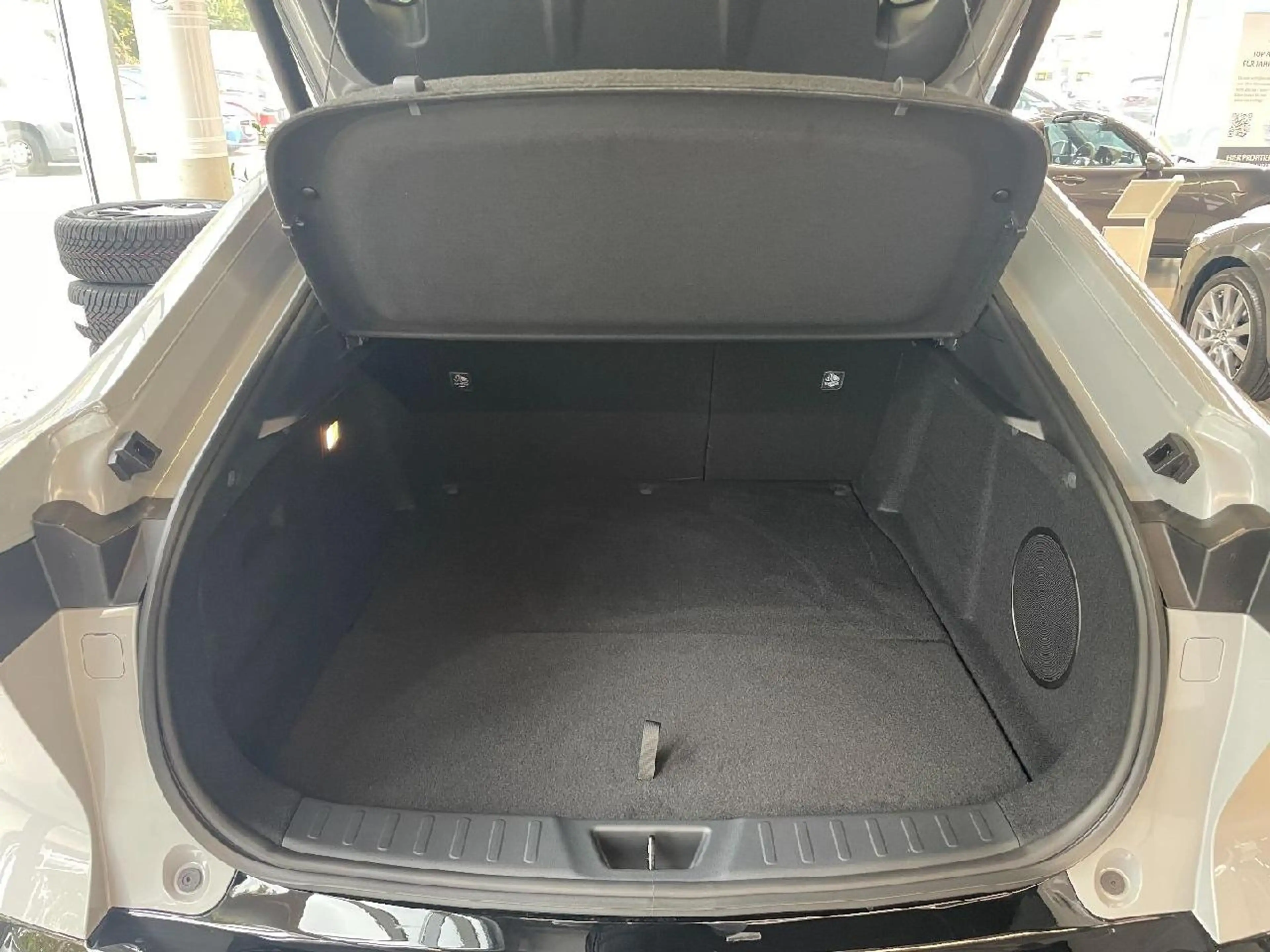 Mazda 6e 190 kW EV Takumi Plus — photo 10
