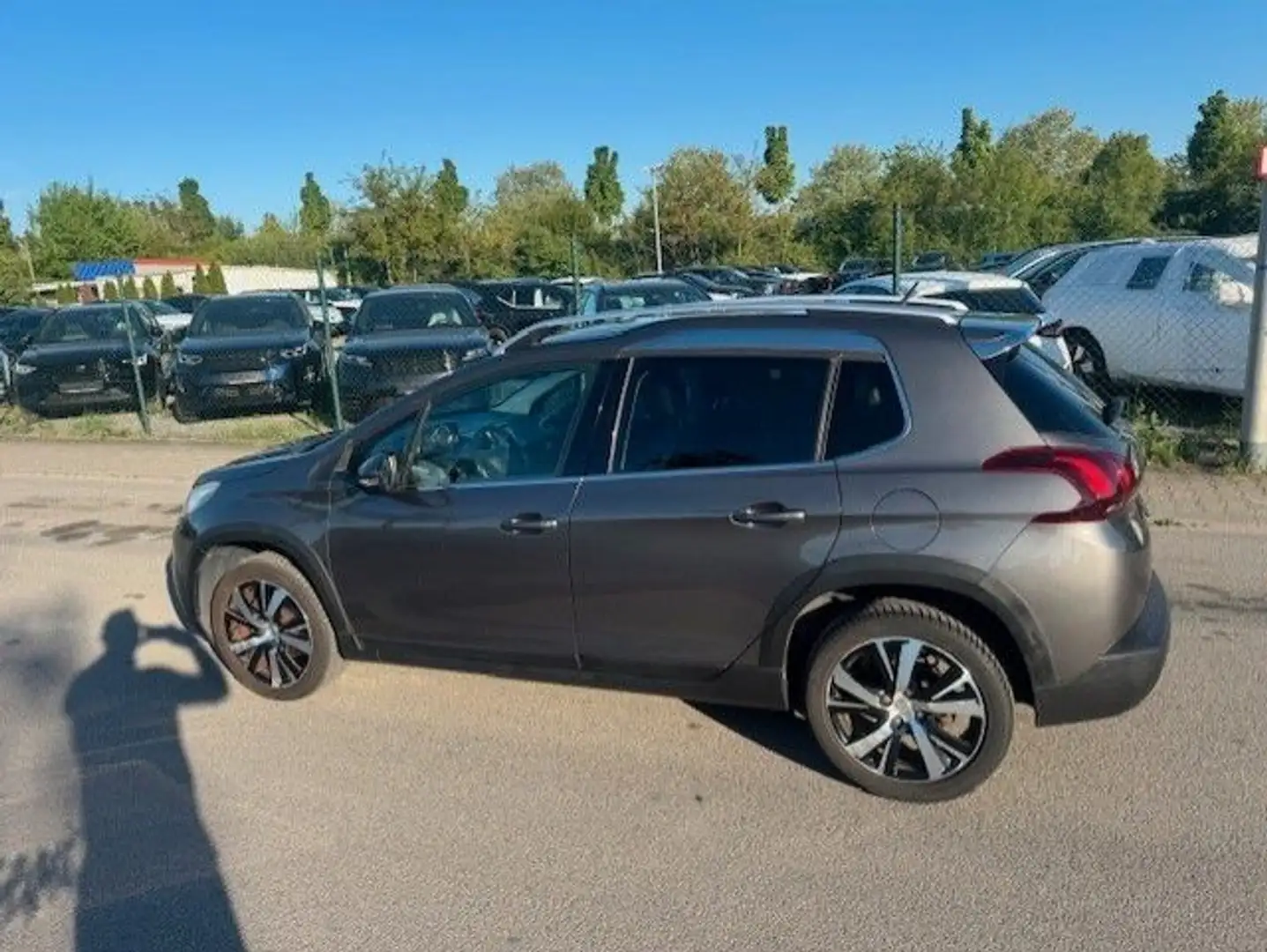 Peugeot 2008 Allure PureTech 130 Stop&Start Grau - 2