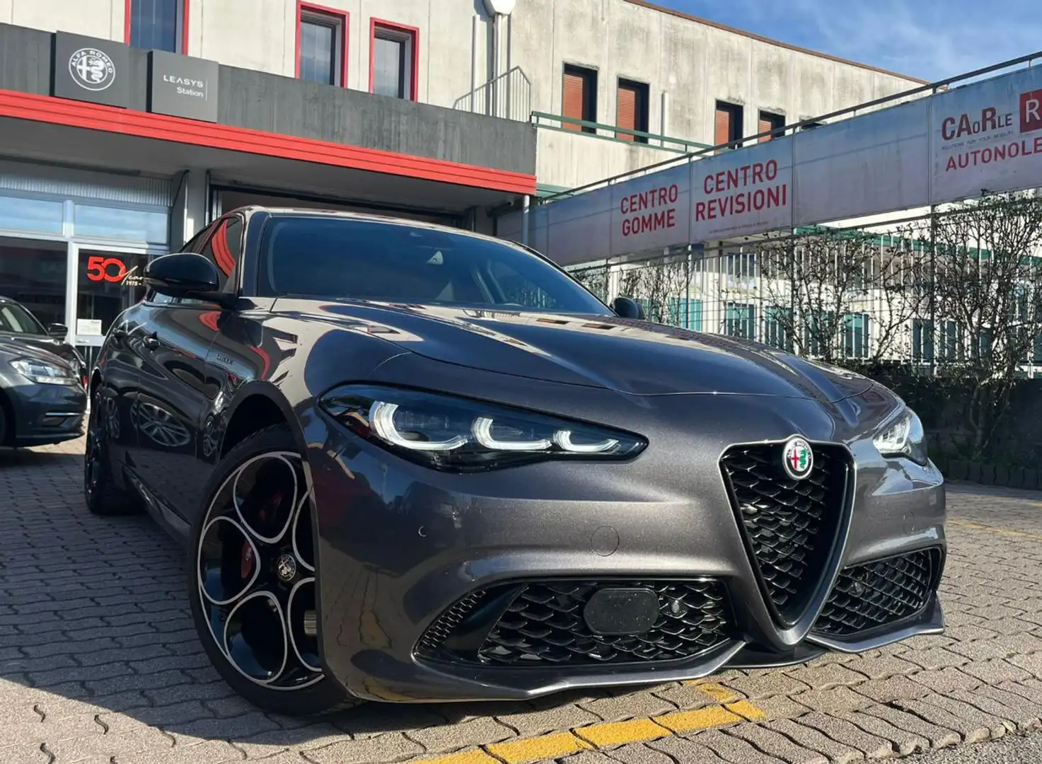 Alfa Romeo Giulia 2.0 Turbo 280 CV AT8 AWD Q4 Veloce Grigio - 1