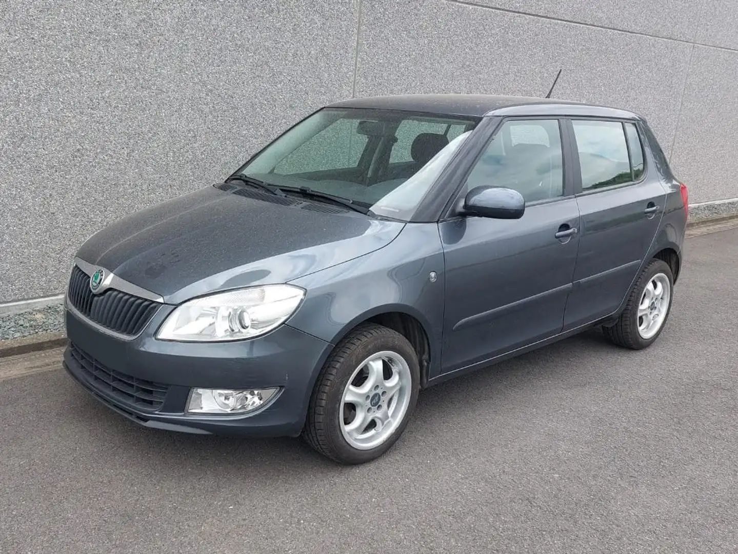 Skoda Fabia Fabia 1.2 HTP Ambition Grijs - 1