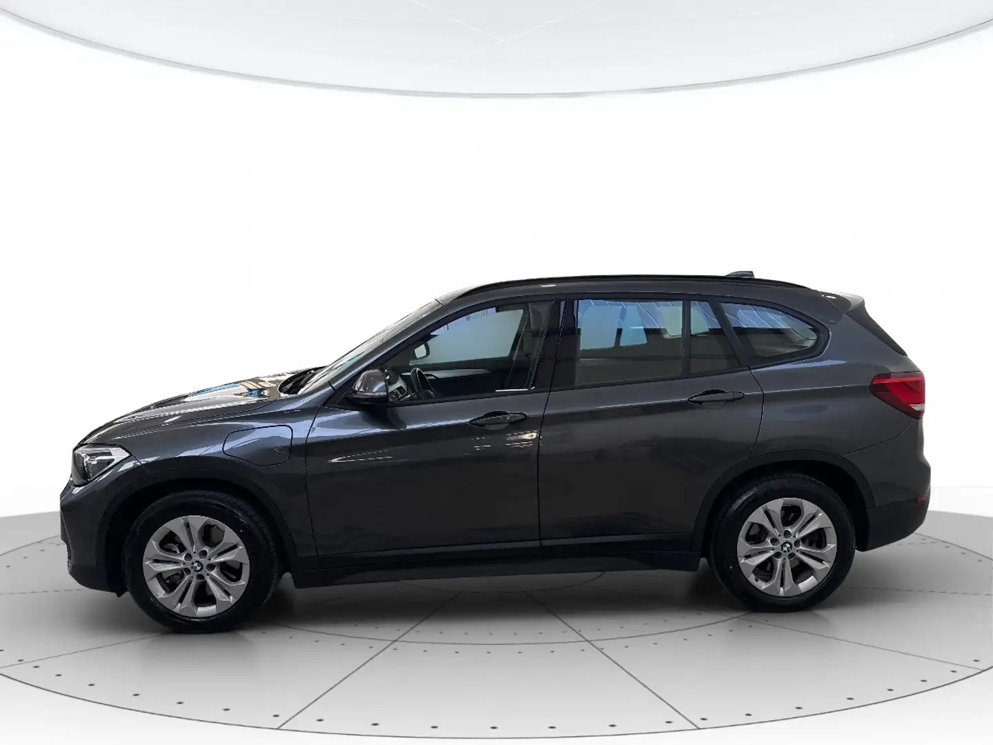 BMW X1 xdrive 25e Business Advantage auto Grijs - 2