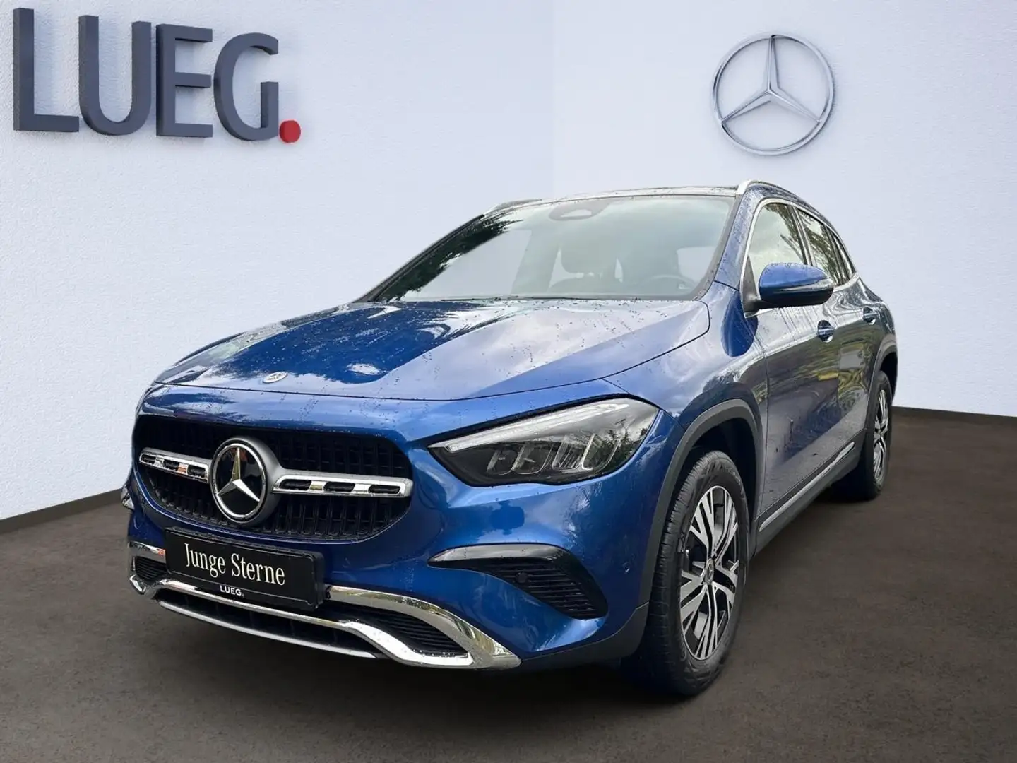 Mercedes-Benz GLA 180 PROGRESSIVE+PANODACH+NAVI+WINTERPAKET Bleu - 1