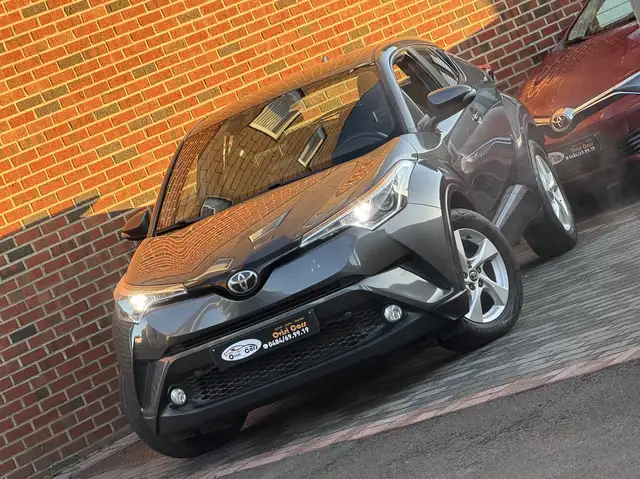 Toyota C-HR // CARNET D’ENTRETIEN //