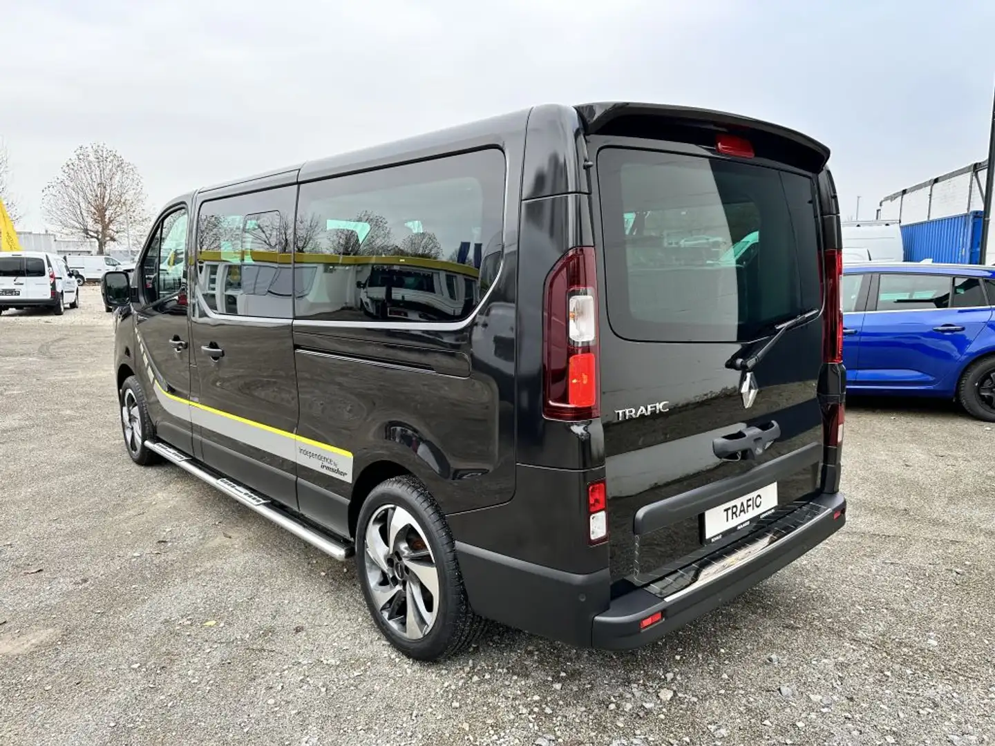 Renault Trafic Blue dCi 150 EDC Grand Life Schwarz - 2