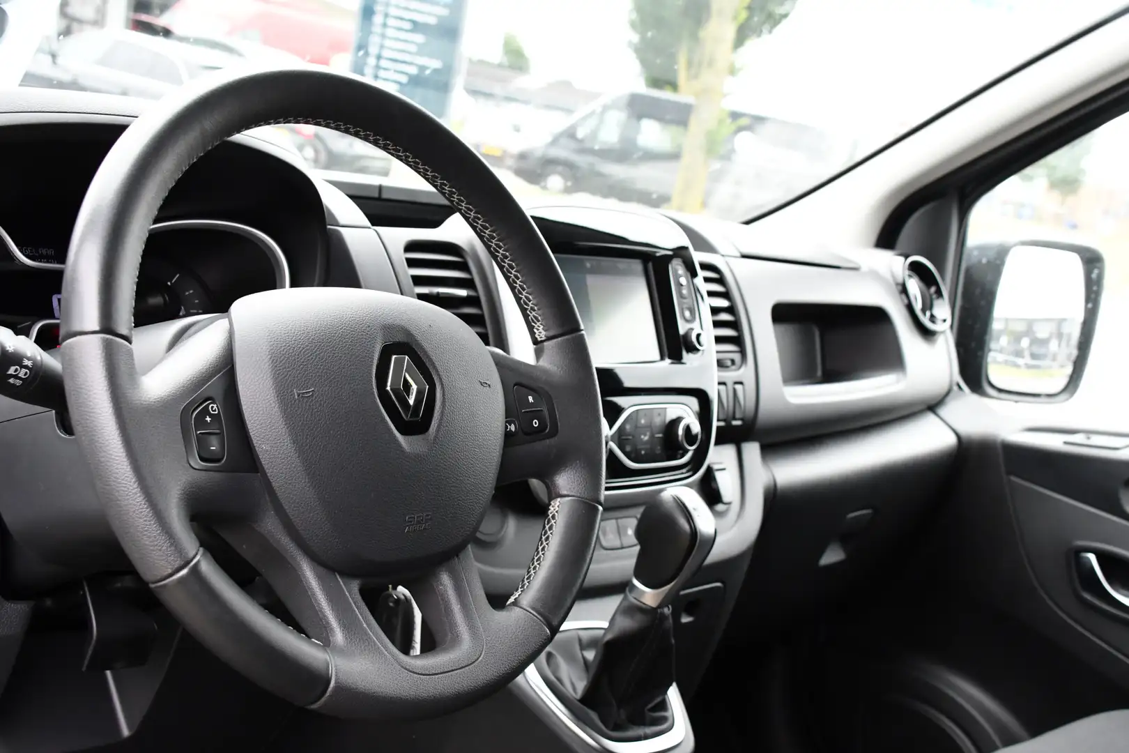 Renault Trafic 2.0 dCi 170 T29 L2H1 Luxe Cruise, Camera, Carplay, Grijs - 2