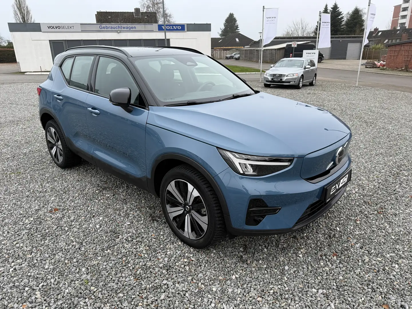 Volvo XC40 Plus Recharge Pure Electric 2WD Blau - 2