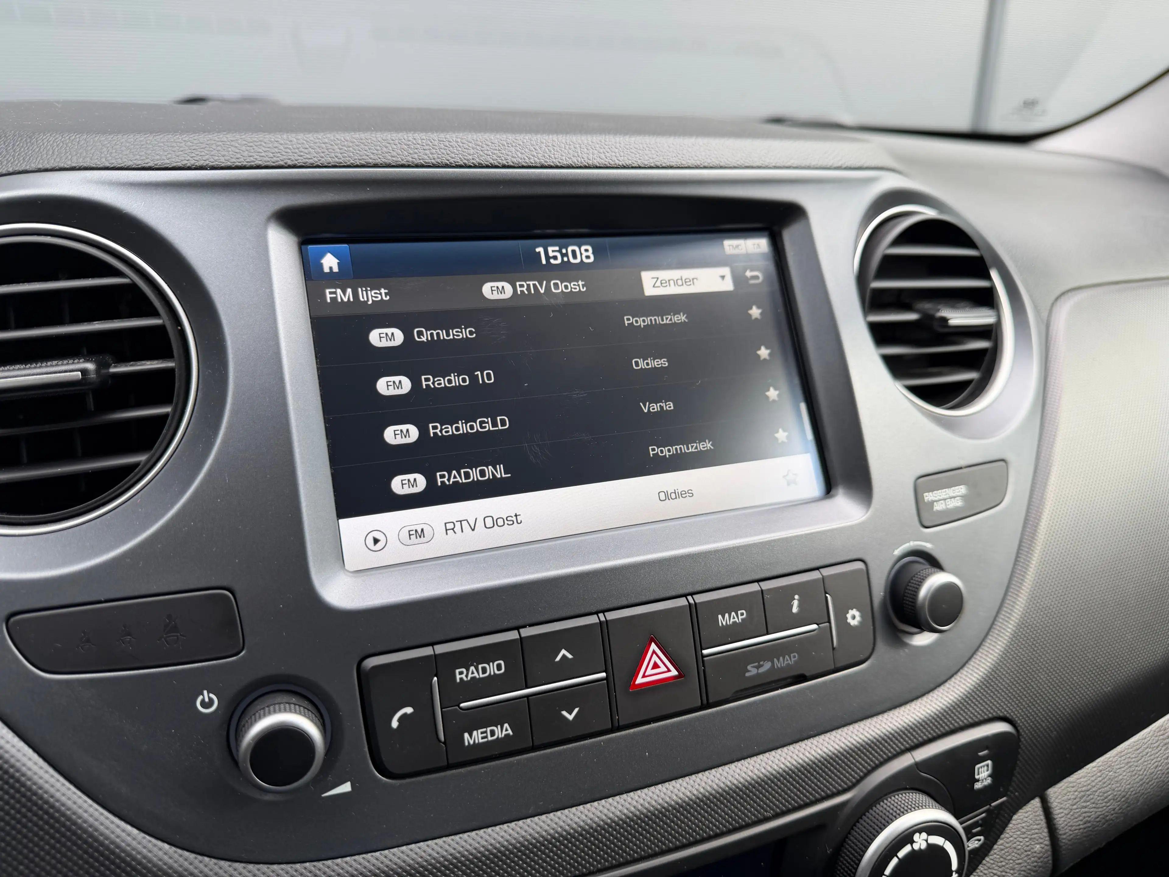 Hyundai i10 1.0i Go! | Dealer Onderhouden | Navigatie | Apple — photo 12