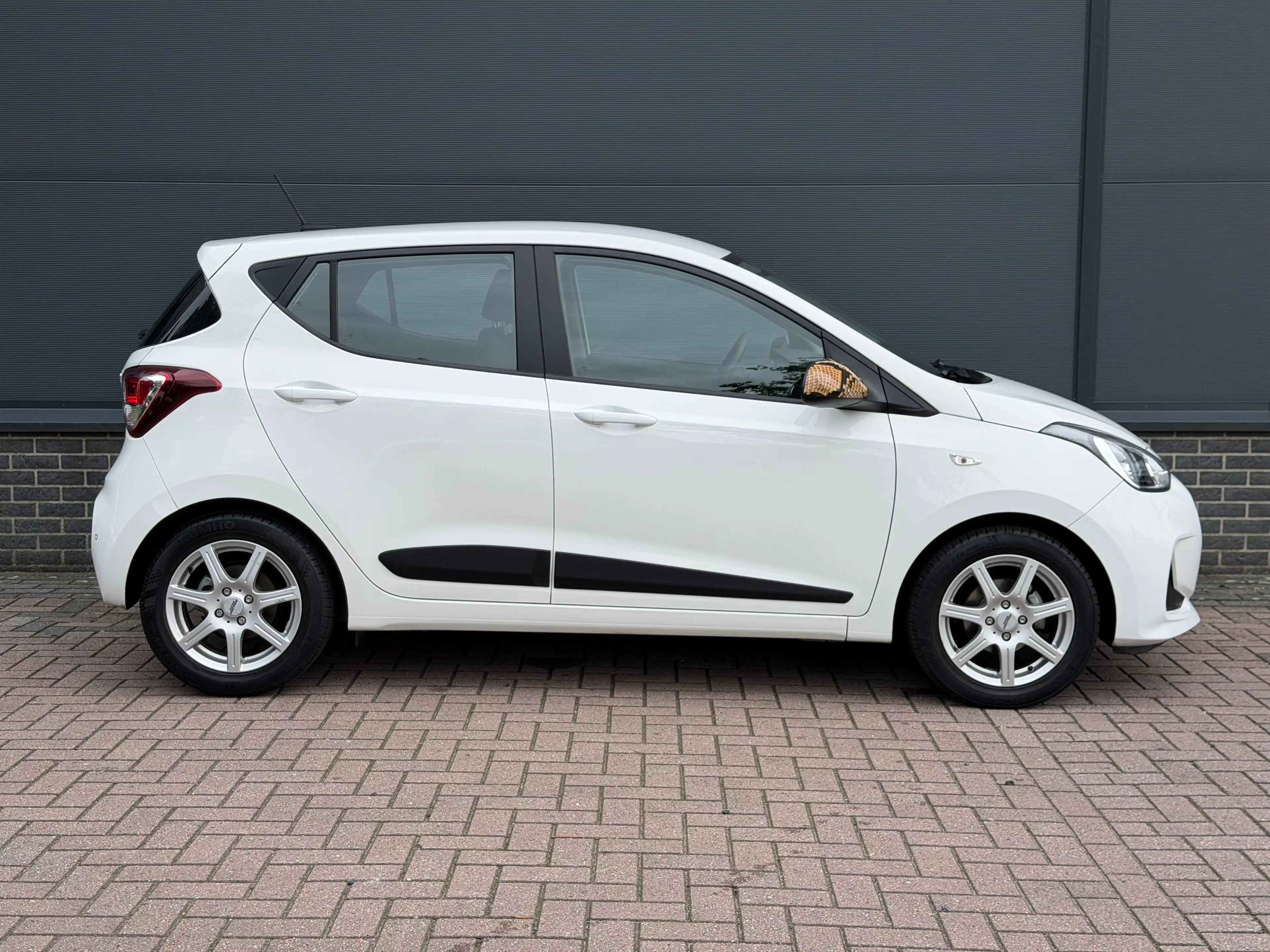 Hyundai i10 1.0i Go! | Dealer Onderhouden | Navigatie | Apple — photo 3