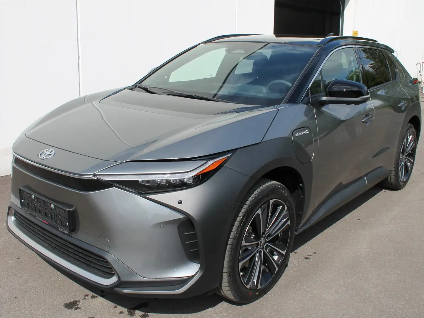 Toyota bZ4X Allrad Elektro 71,4kWh Aut. Exe! Style! Panoramad Grau - 1