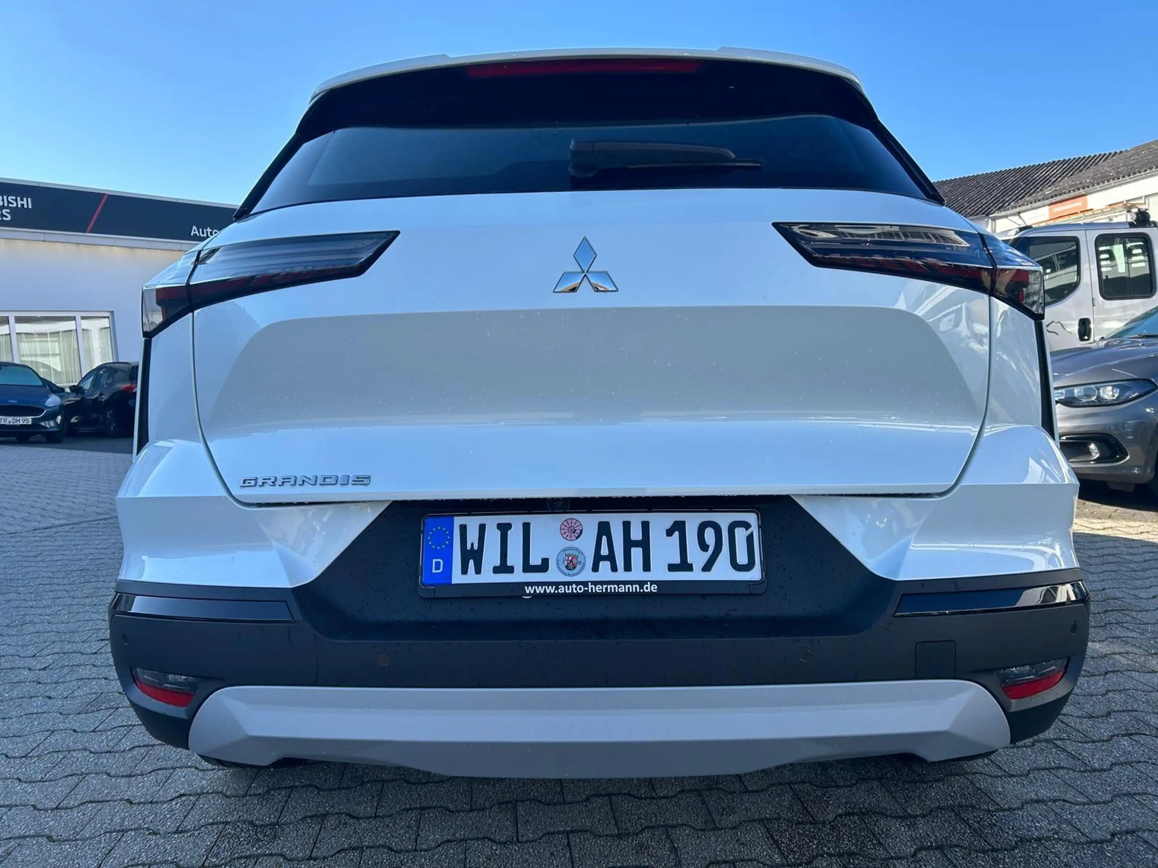 Mitsubishi Grandis MHEV Diamant Plus 1.3 TCE — photo 5