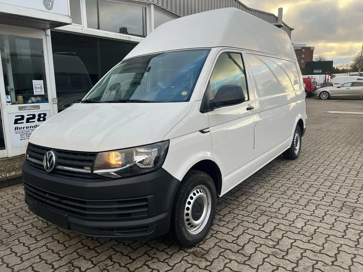 Volkswagen T6 Transporter T6  2.0TDI TRANSPORTER HOCHDACH/REGALEAUSBAU/TÜV Weiß - 2