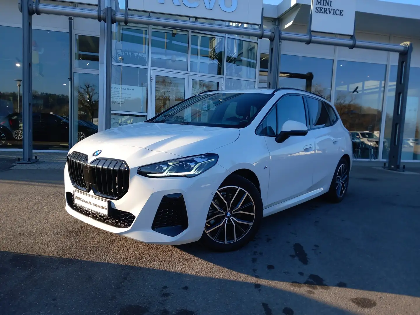 BMW 218 i Active Tourer Aut MSport LED DriveAssPlus Connec Weiß - 2