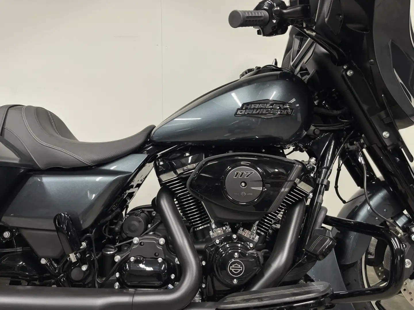 Harley-Davidson Street Glide TOURING FLHX " STOCK DEAL " Černá - 2
