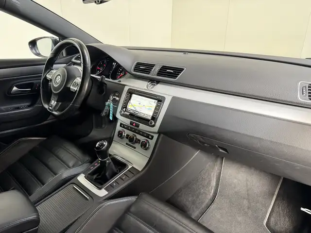 Volkswagen Passat view 13