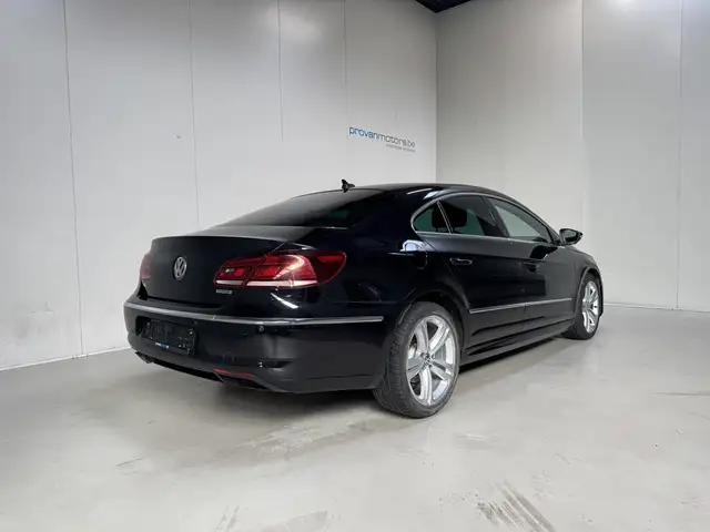 Volkswagen Passat view 3