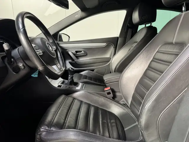 Volkswagen Passat view 9