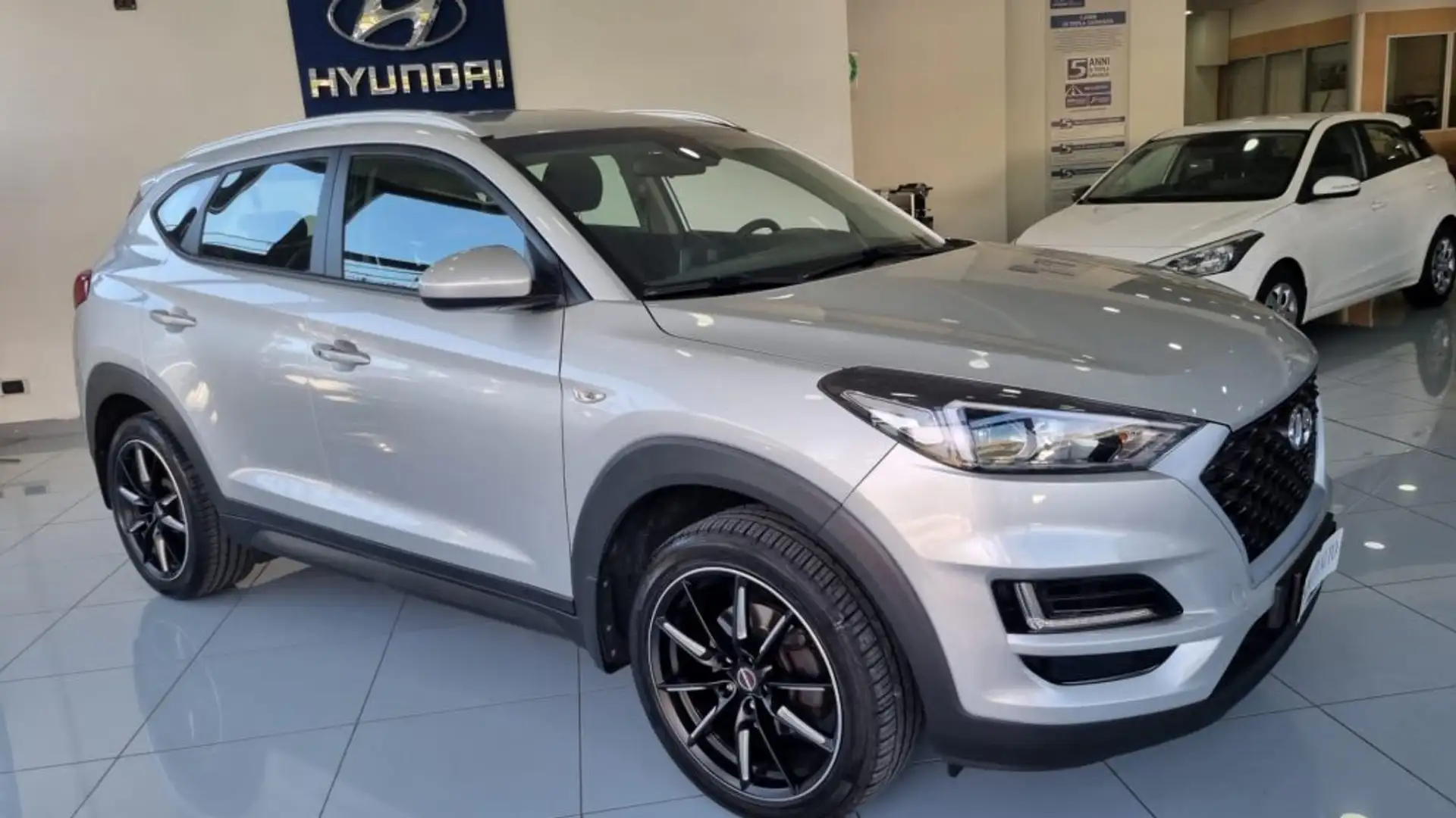 Hyundai TUCSON 1.6 CRDi XPrime Argento - 2