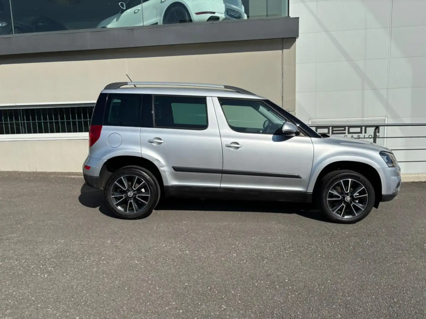 Skoda Yeti 2.0TDI AdBlue tech Ambition 4x2 81kW Gris - 2