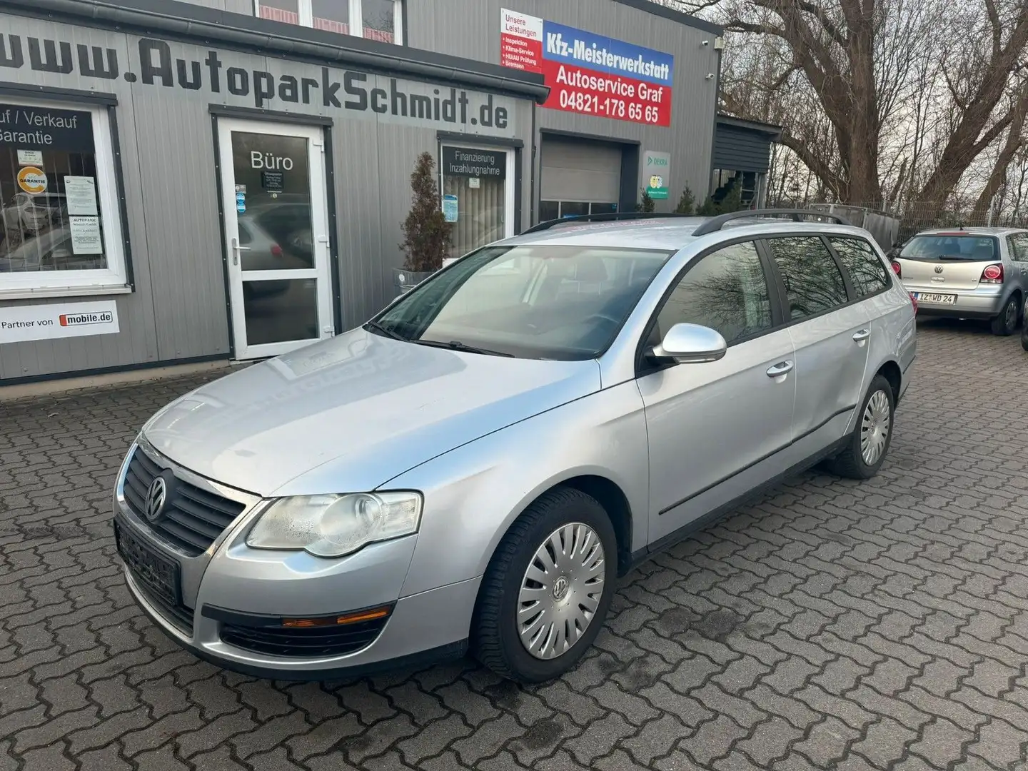 Volkswagen Passat Variant Trendline Silber - 1