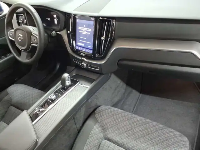 Volvo XC60 view 9