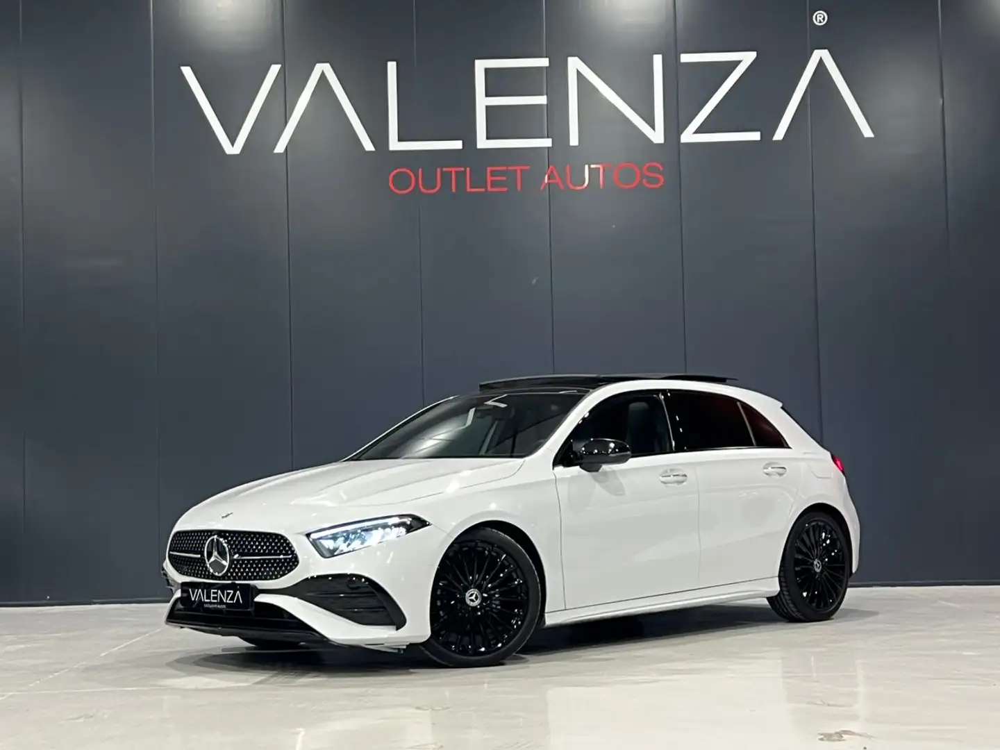 Mercedes-Benz A 180 AMG Line Blanc - 1