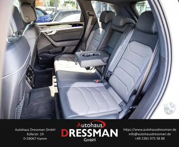 Volkswagen Touareg view 12