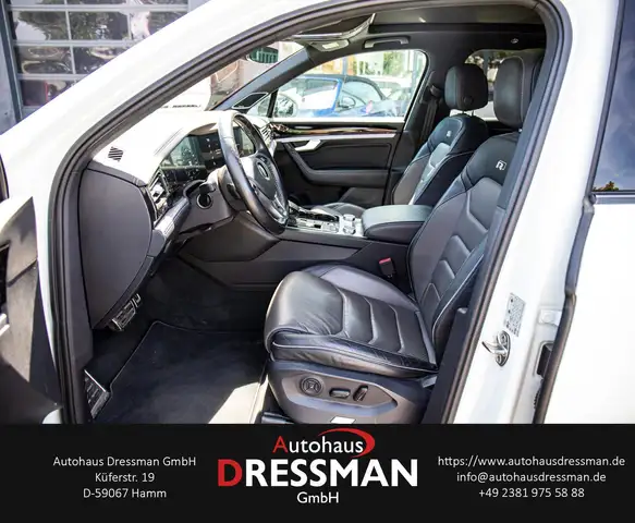 Volkswagen Touareg view 10