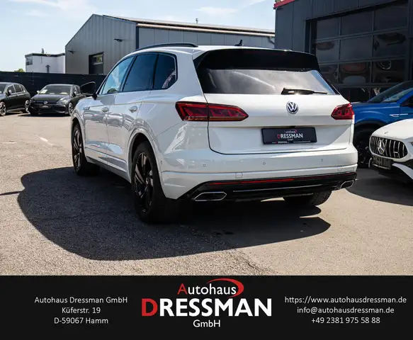 Volkswagen Touareg view 6
