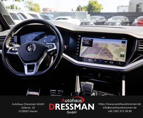 Volkswagen Touareg view 14