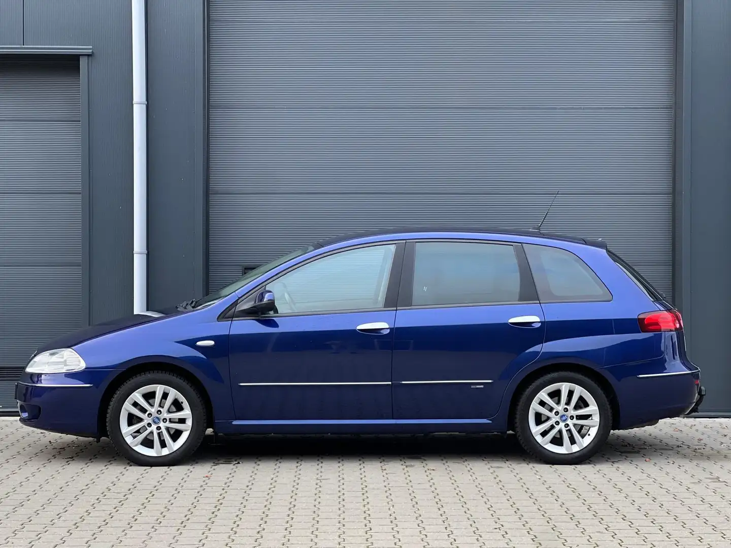 Fiat Croma 2.2-16V EMOTION AUTOMAAT NAVI CLIMA Blau - 2