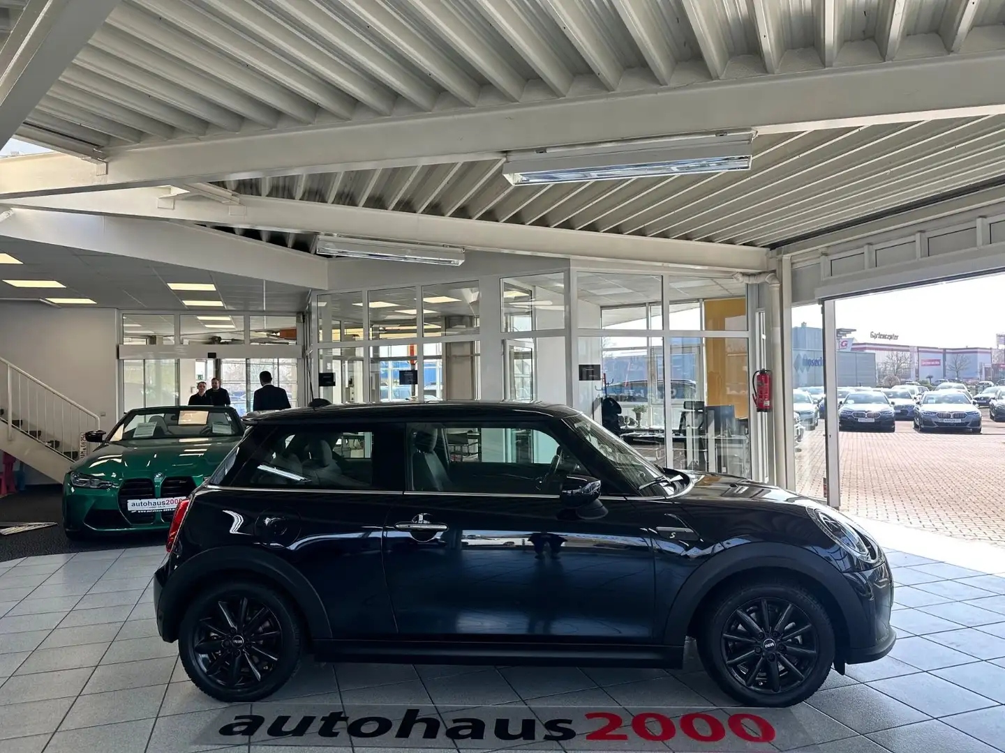 MINI Cooper SE Classic Trim LED/CAM/PDC/NAVI/PAN Schwarz - 2