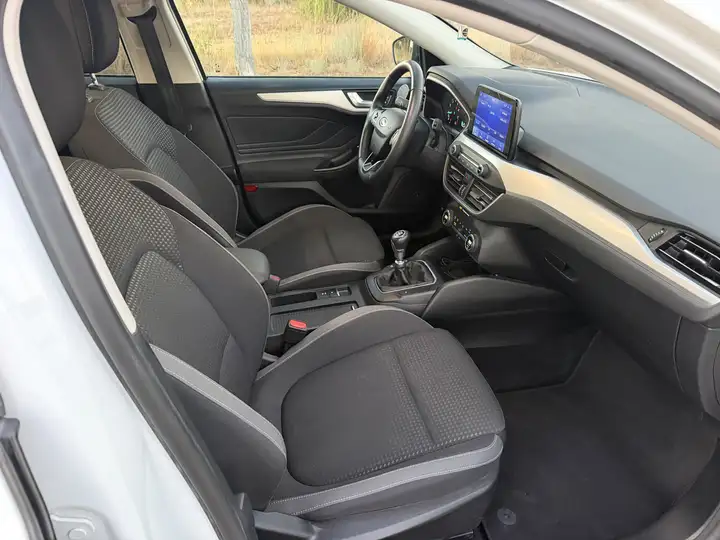 Ford Focus 1.0 Ecoboost Trend+ 2021, foto 6