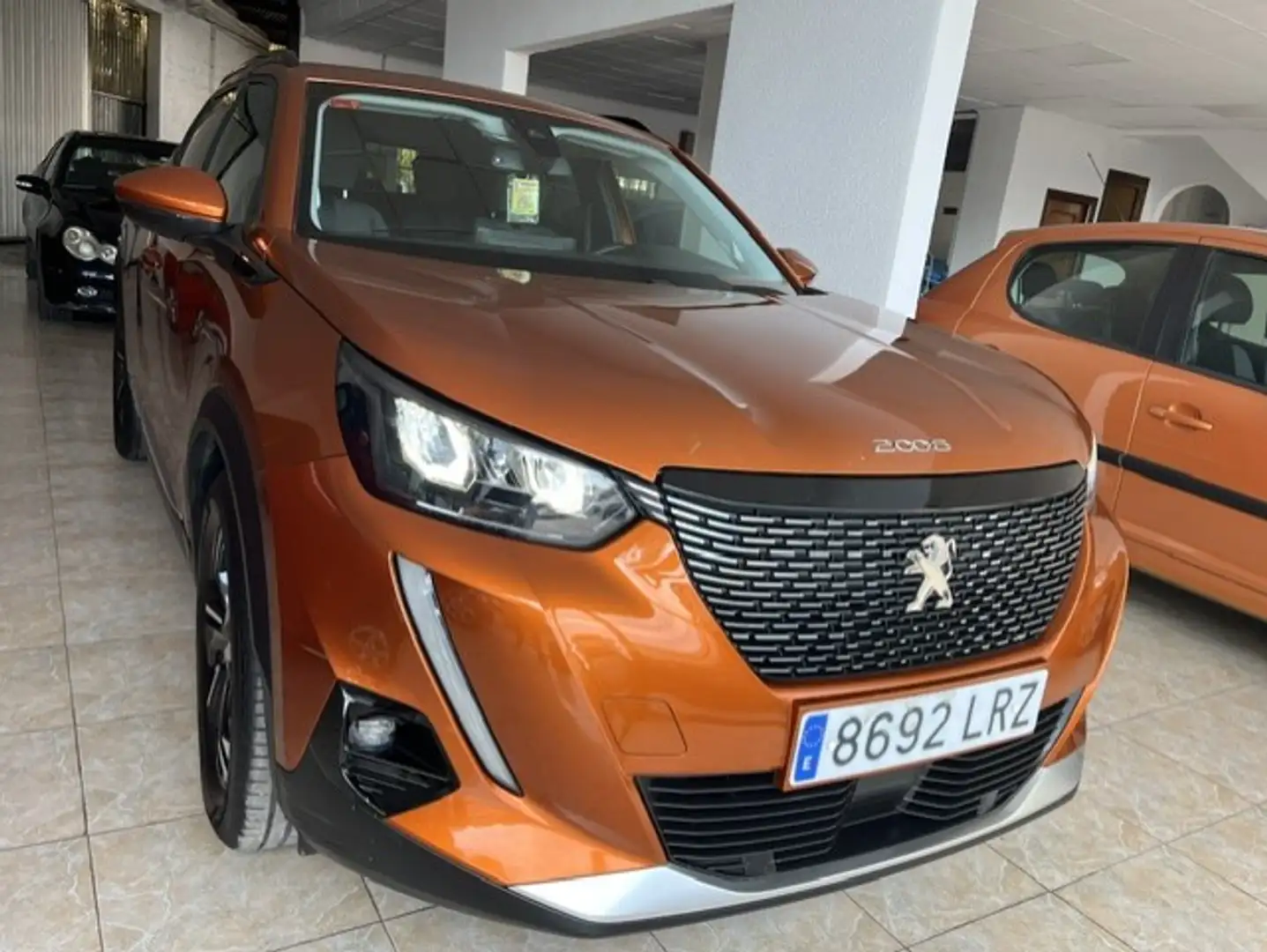 Peugeot 2008 1.2 PureTech S&S Roadtrip 130 Naranja - 1