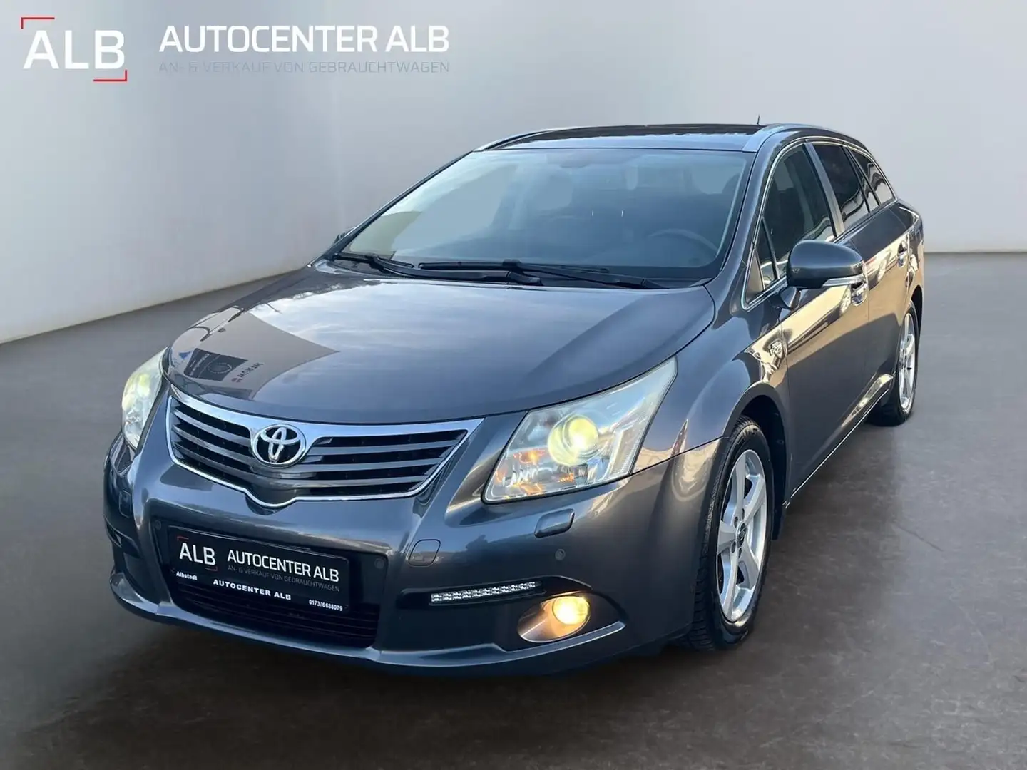 Toyota Avensis Kombi/TEMPOMAT/NAVI/XENON/ Grau - 1