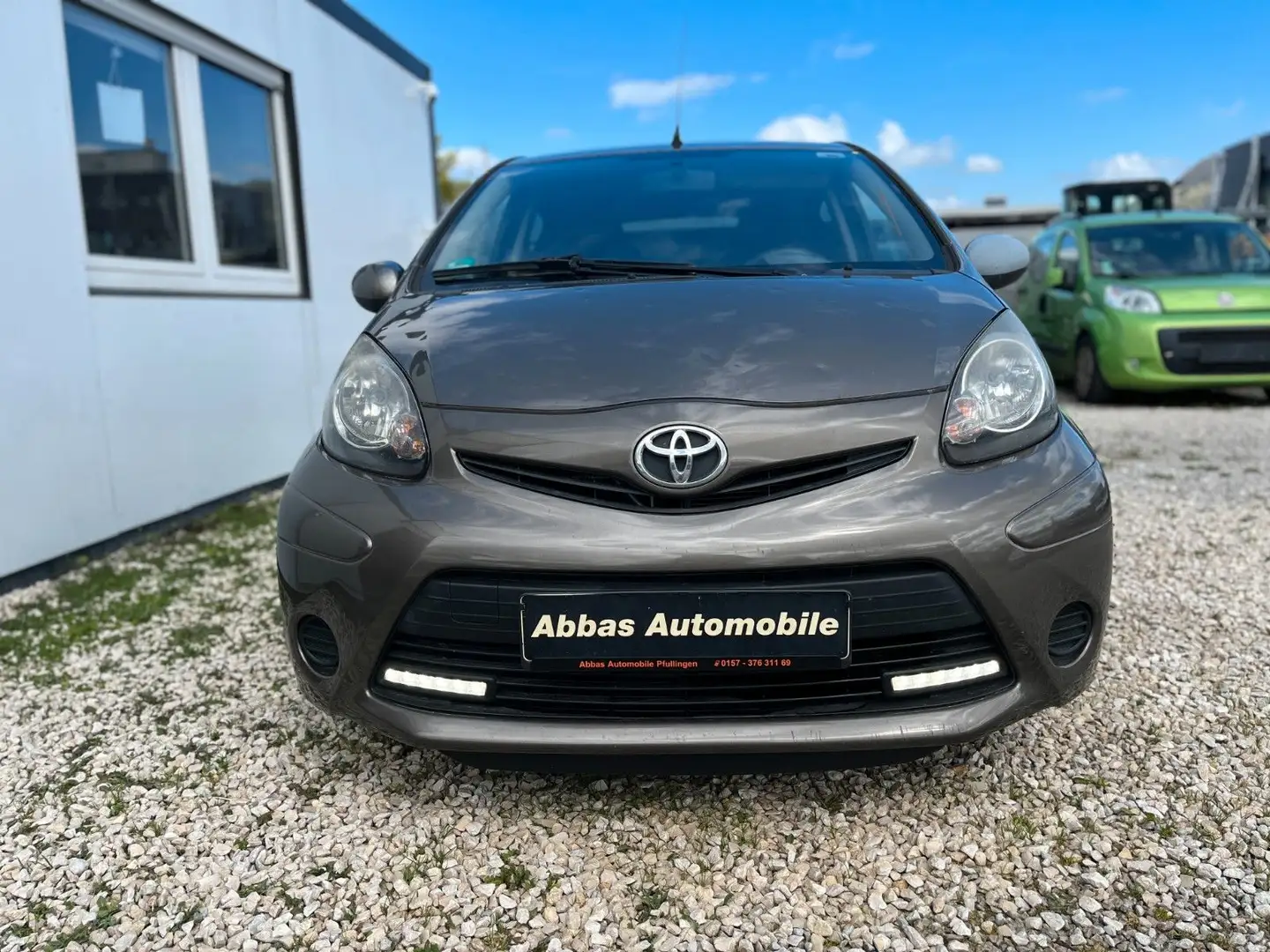 Toyota Aygo AYGO Connect 5-Trg, SHZ, Klima Grau - 2