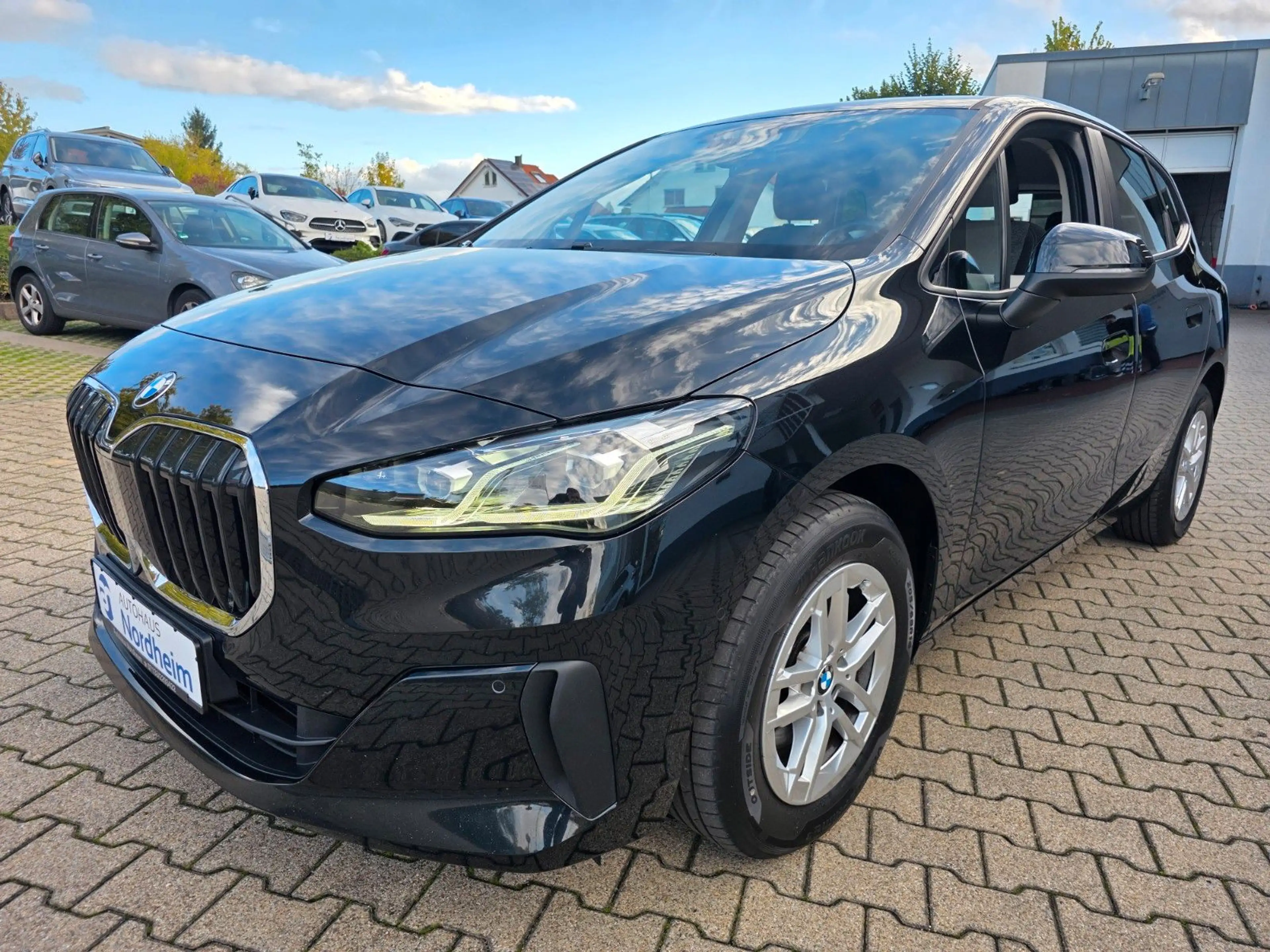 BMW 220 220 i Active Tourer Automatik/Navi/LED