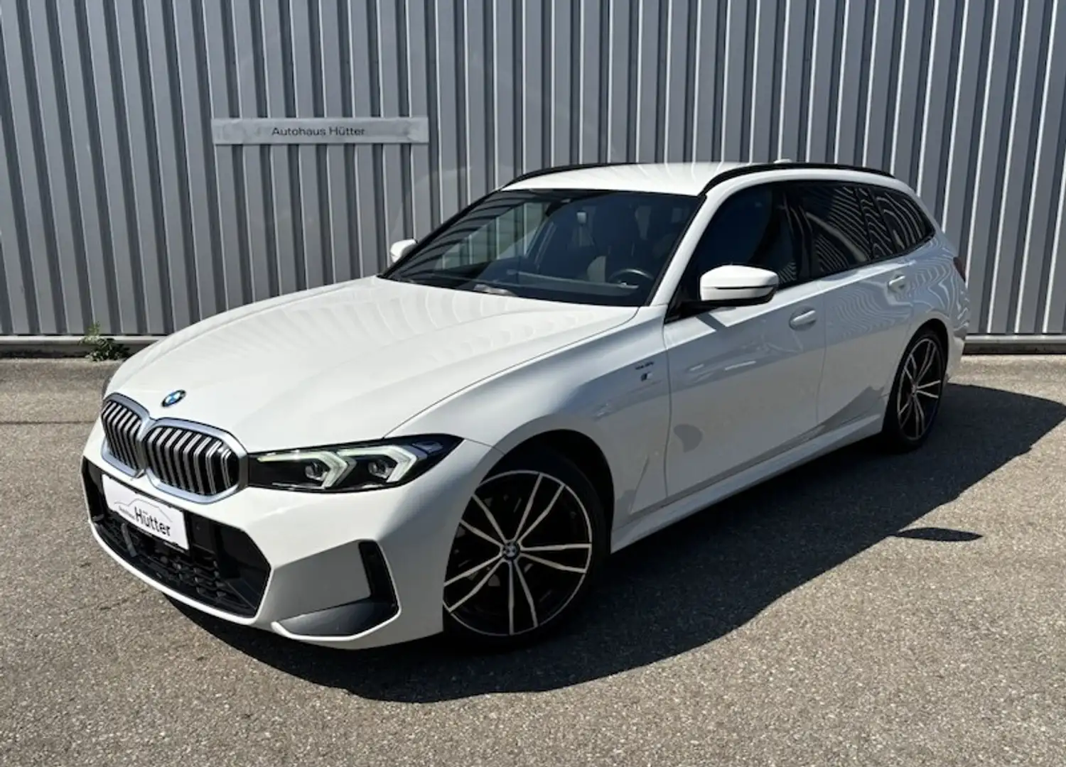 BMW 320 d M Sport xDrive Touring AHK KoZu Sonnenschutzv... Weiß - 1