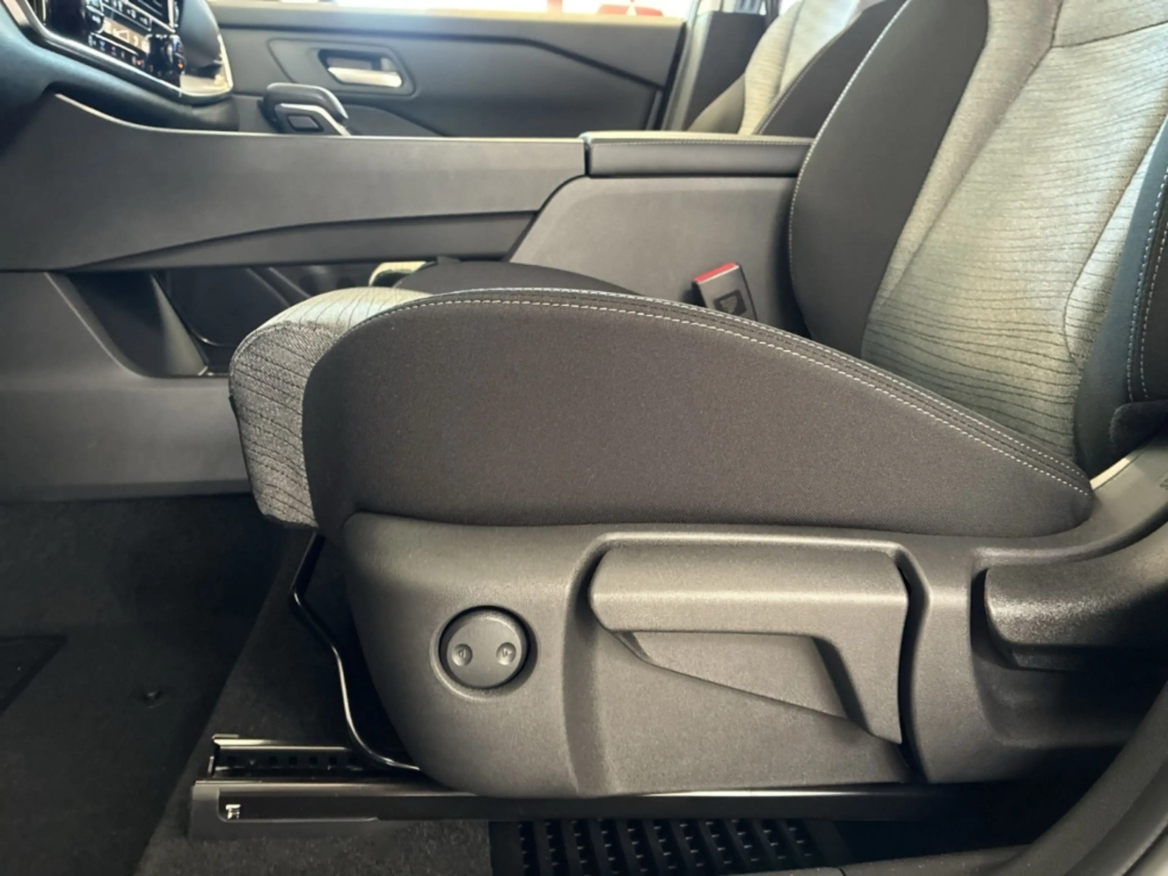 Nissan X-Trail 1.5 VC-T MHEV N-Connecta LED eHeckklappe 360° Navi — photo 9