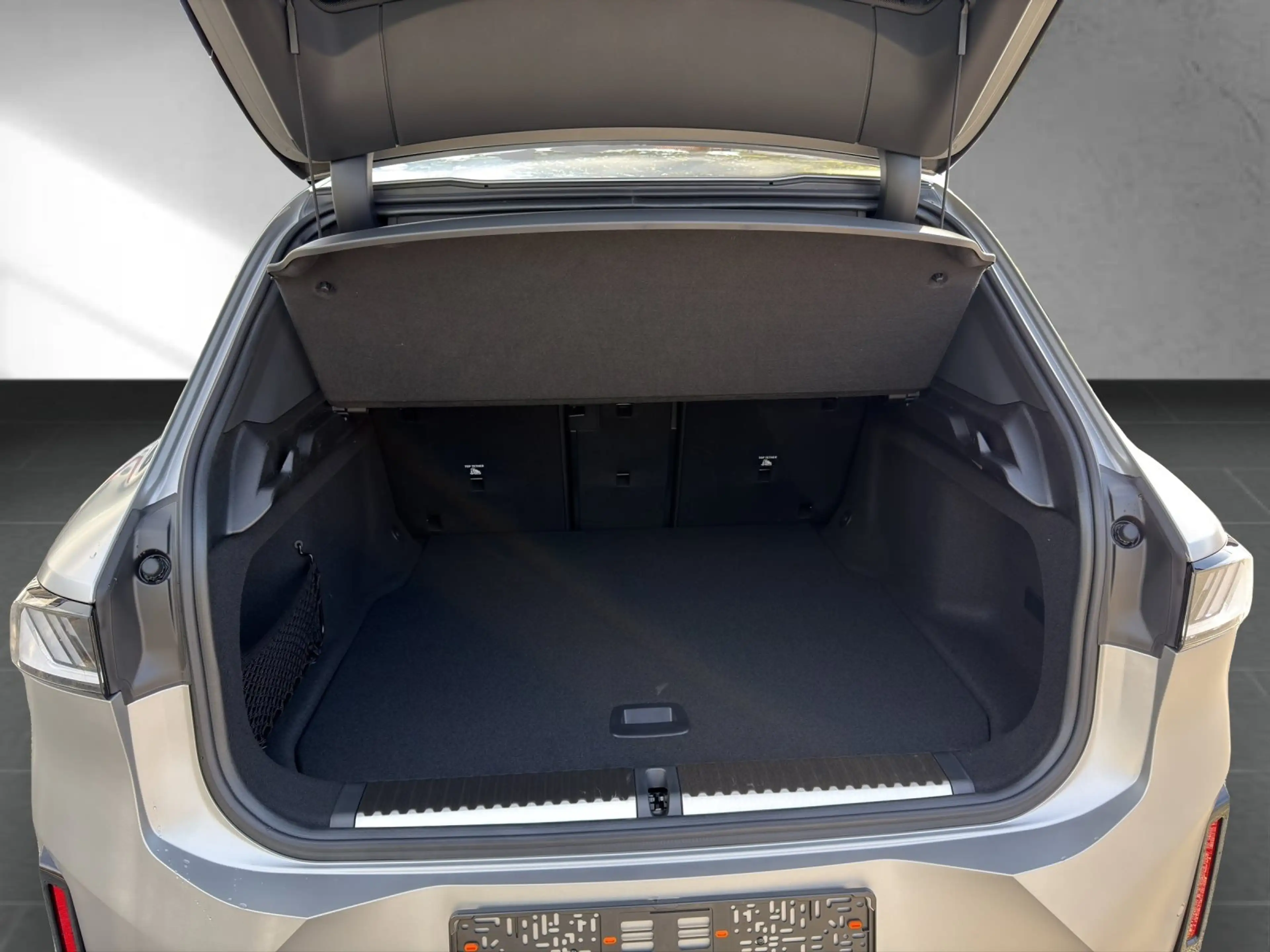 BMW iX3 40 — photo 11
