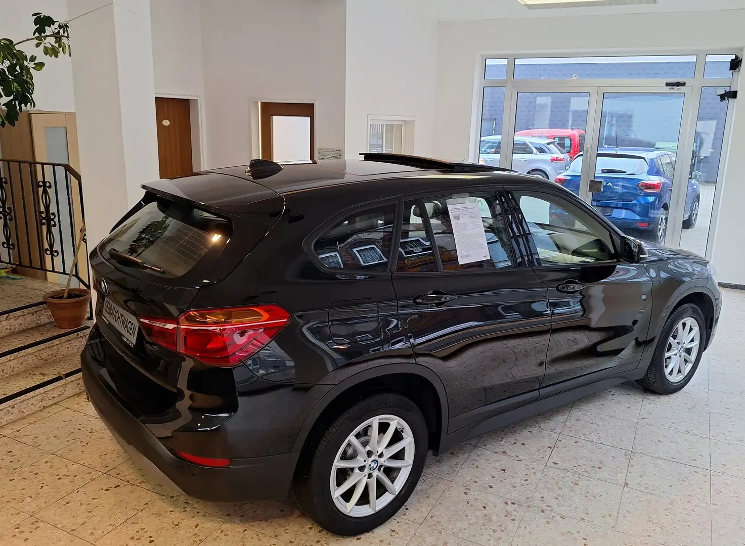 BMW X1 sDrive 18 i Automatik Panoramadach Navi PDC 17"Alu Noir - 2