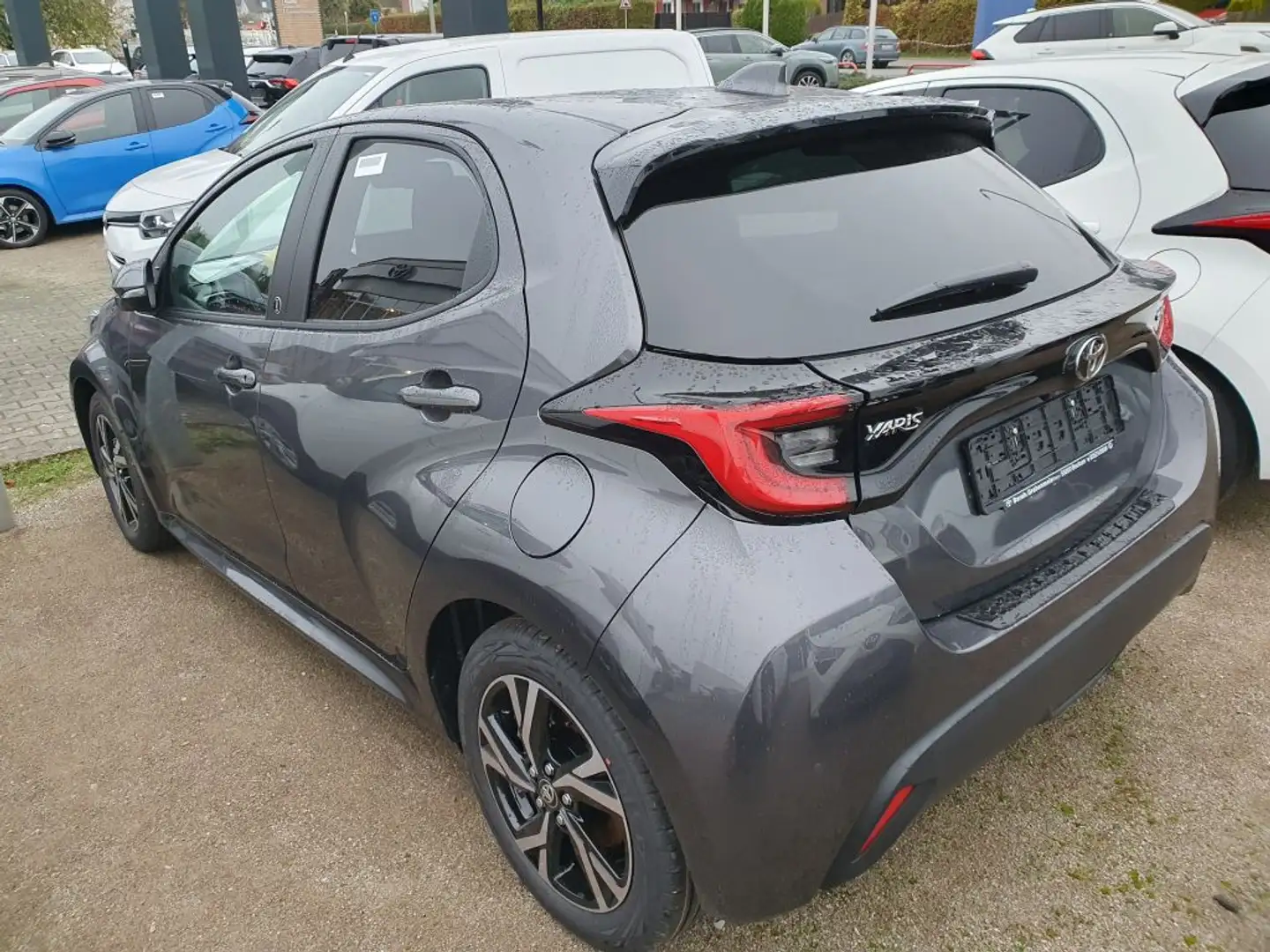 Toyota Yaris Hybrid 116 1.5 VVT-i Team Deutschland (XPA1) Grau - 2