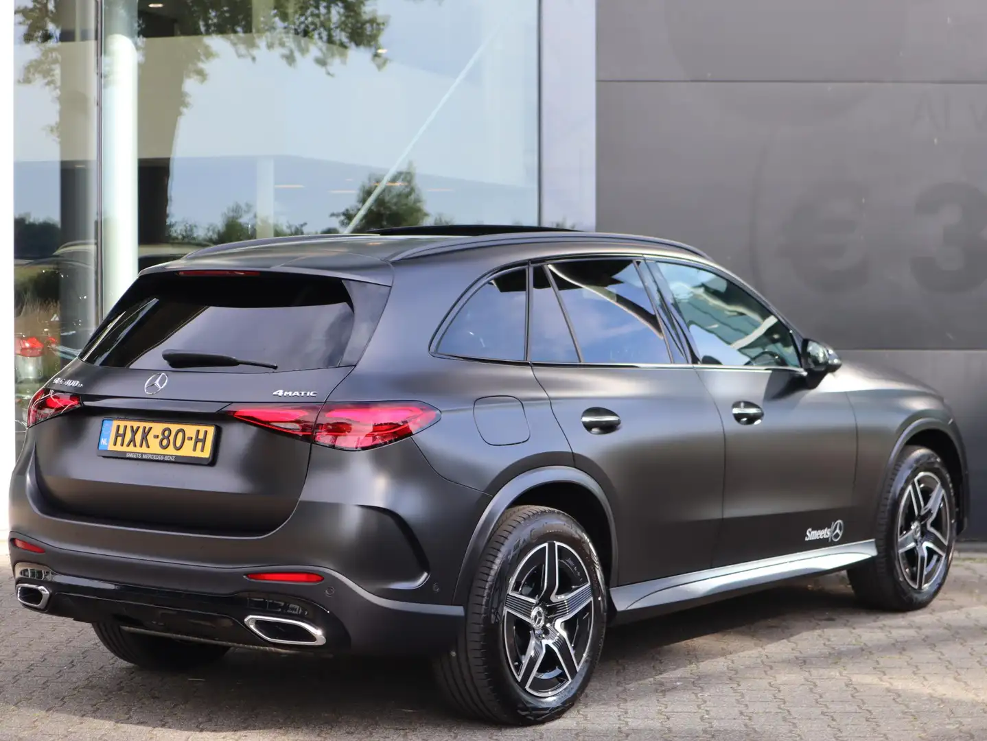 Mercedes-Benz GLC 400 400e 4MATIC AMG Line Grijs - 2