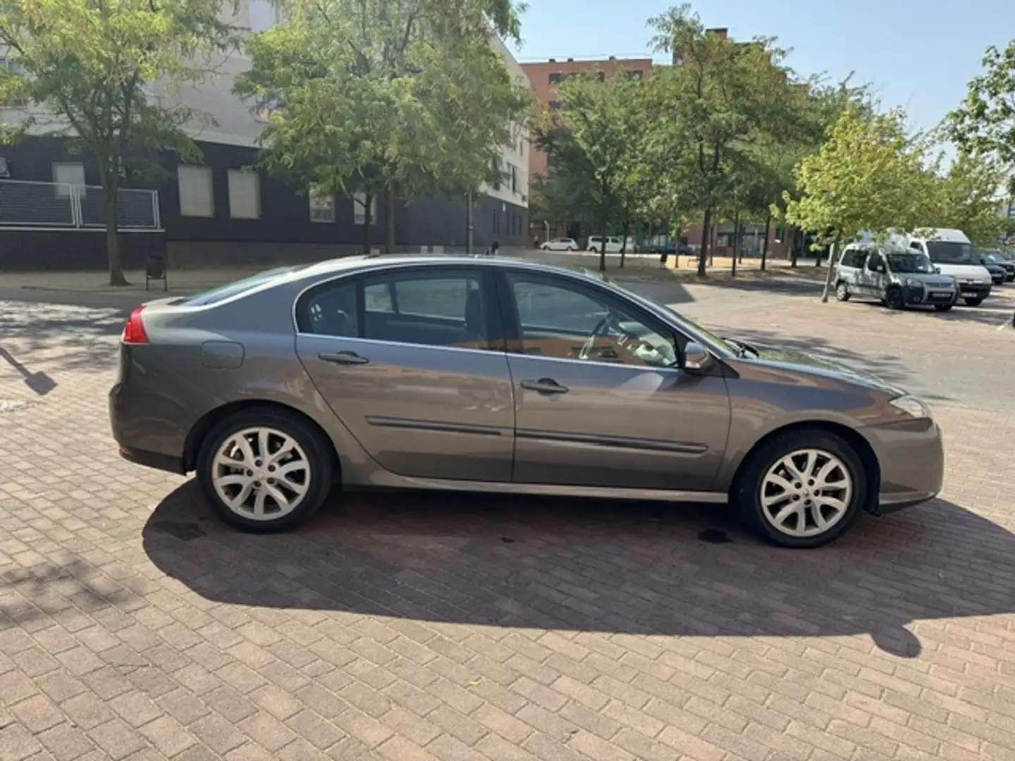 Renault Laguna 2.0dCi Expression Techno 150 - 2