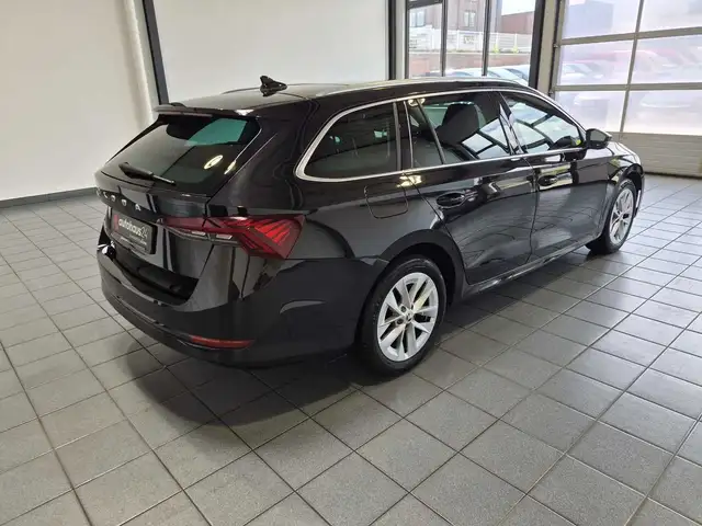 Skoda Octavia view 5