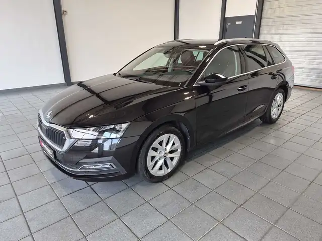 Skoda Octavia view 3