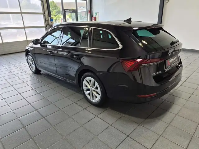 Skoda Octavia view 4