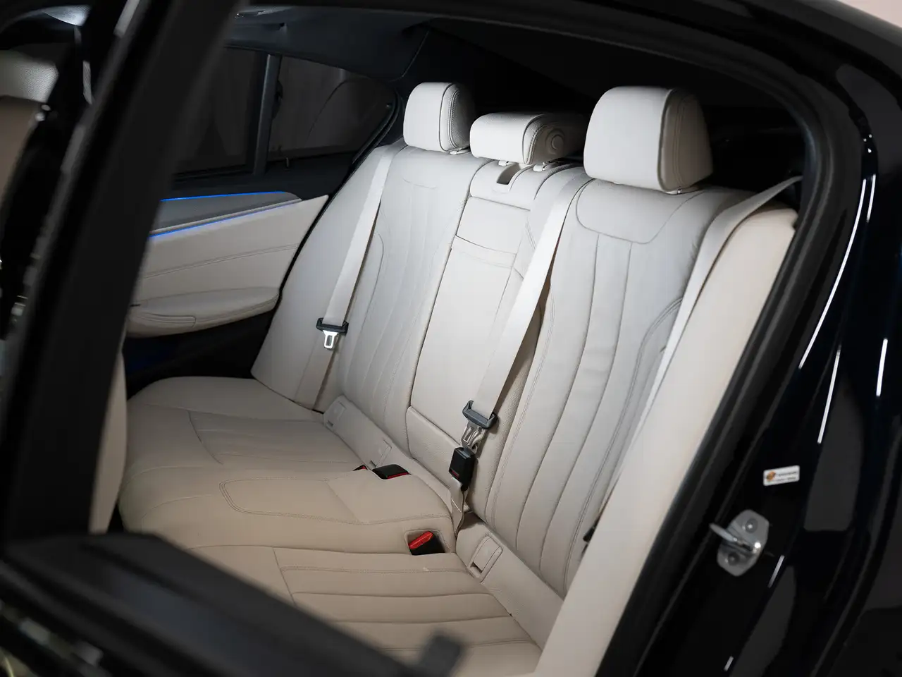 BMW 5 Series снимка BMW 5 Series